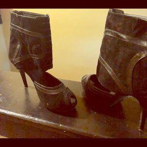 NYLA cuffed bootie pump/ New/ never worn